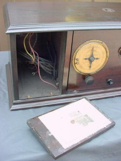 RCA AR812 Left Battery Compartment